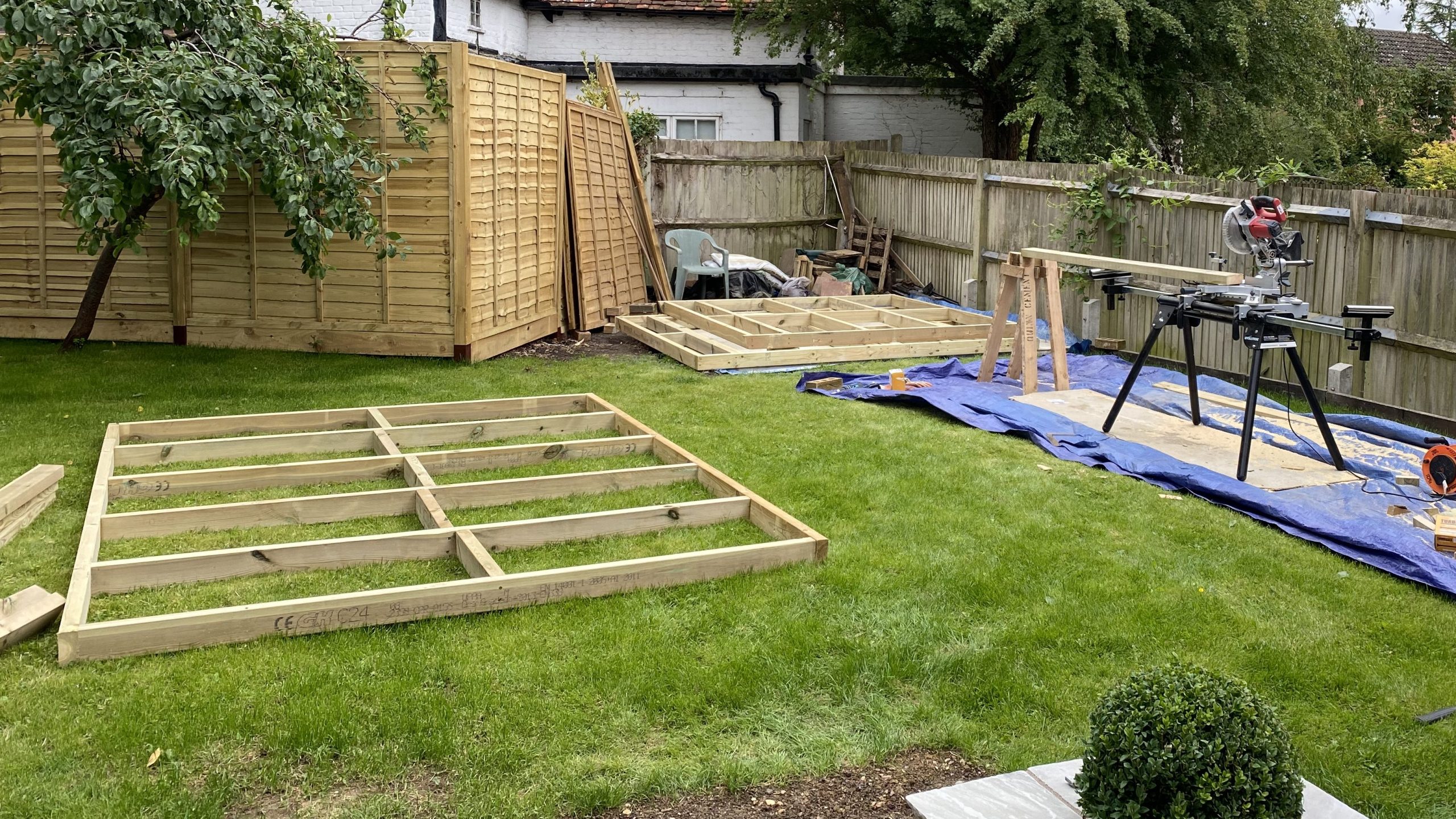 Easy guide to build interior and exterior timber framed walls for a garden room 20 timber framed walls